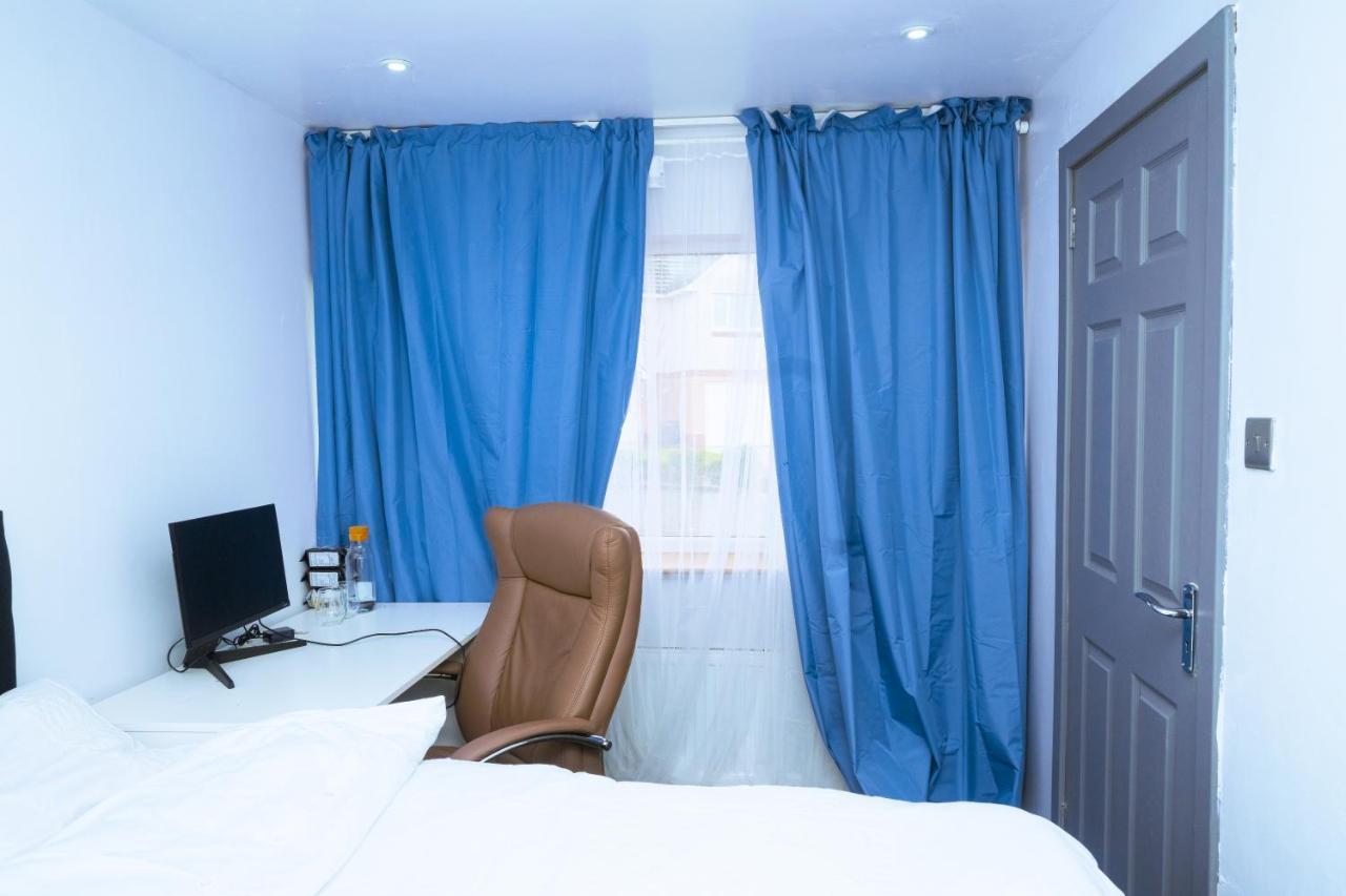 Double Room Oasis Stepps Luaran gambar